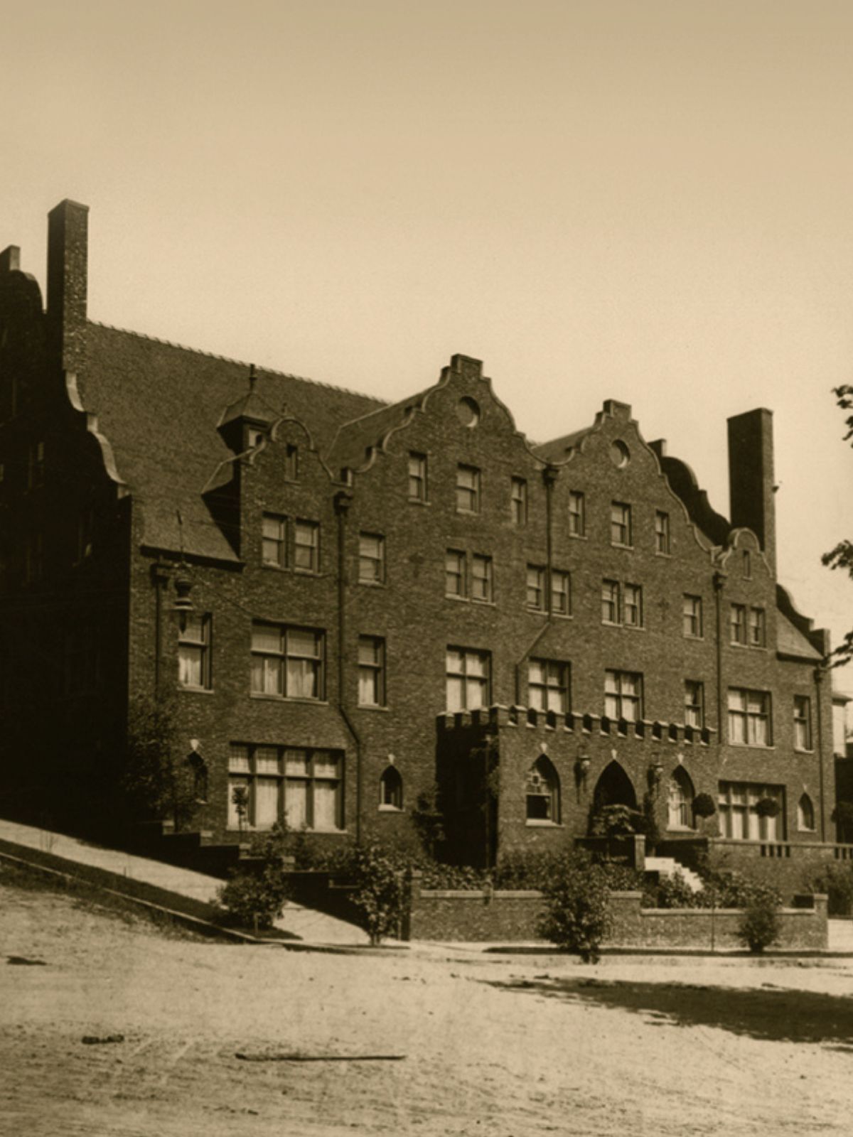 Historic photograph of the Rainier Club's brick clubhouse